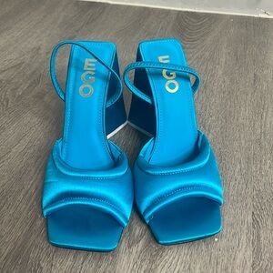 Blue triangle chunk heel